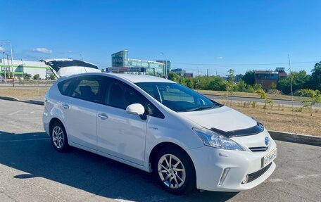 Toyota Prius Alpha I (ZVW40/41), 2014 год, 1 100 000 рублей, 3 фотография