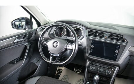 Volkswagen Tiguan II, 2018 год, 2 299 000 рублей, 12 фотография