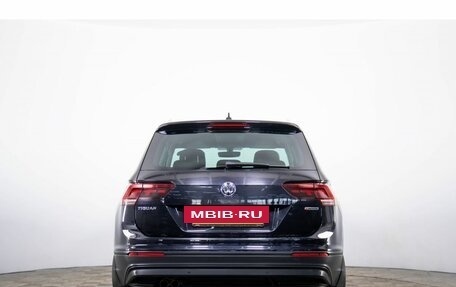 Volkswagen Tiguan II, 2018 год, 2 299 000 рублей, 5 фотография