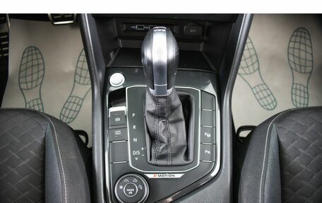 Volkswagen Tiguan II, 2018 год, 2 299 000 рублей, 19 фотография