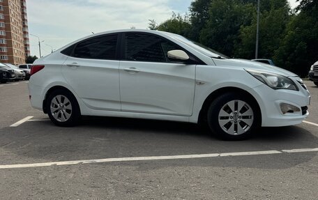 Hyundai Solaris II рестайлинг, 2015 год, 900 000 рублей, 2 фотография