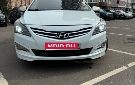 Hyundai Solaris II рестайлинг, 2015 год, 900 000 рублей, 3 фотография