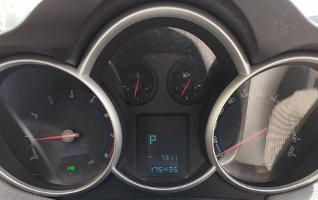 Chevrolet Cruze II, 2011 год, 900 000 рублей, 13 фотография