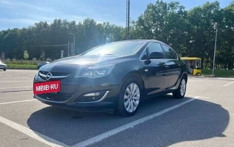 Opel Astra J, 2013 год, 733 000 рублей, 2 фотография