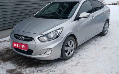 Hyundai Solaris II рестайлинг, 2012 год, 700 000 рублей, 1 фотография