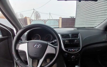 Hyundai Solaris II рестайлинг, 2012 год, 700 000 рублей, 7 фотография