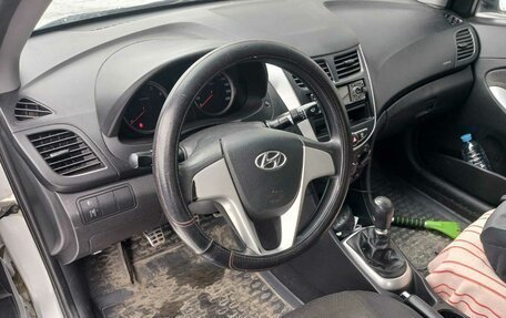 Hyundai Solaris II рестайлинг, 2012 год, 700 000 рублей, 6 фотография