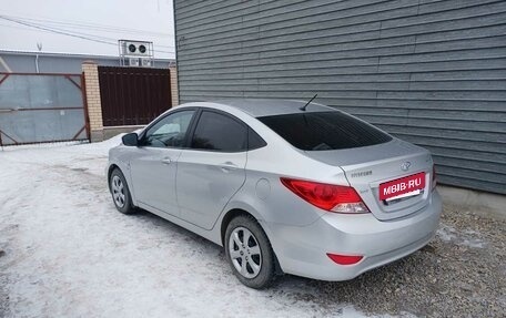 Hyundai Solaris II рестайлинг, 2012 год, 700 000 рублей, 5 фотография