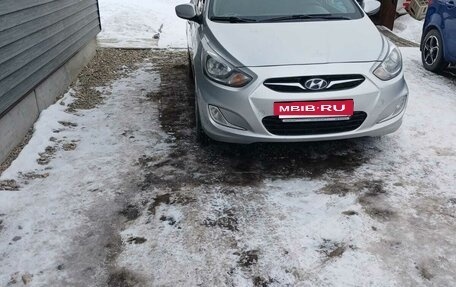 Hyundai Solaris II рестайлинг, 2012 год, 700 000 рублей, 3 фотография