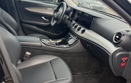 Mercedes-Benz E-Класс, 2019 год, 1 750 000 рублей, 3 фотография