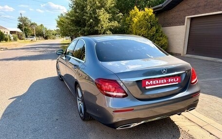 Mercedes-Benz E-Класс, 2018 год, 3 000 000 рублей, 3 фотография