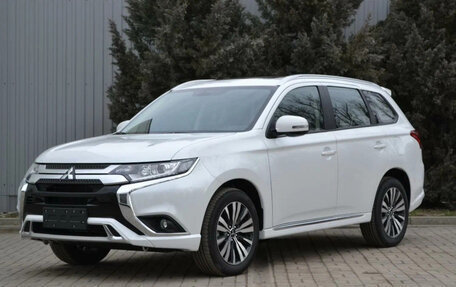 Mitsubishi Outlander III рестайлинг 3, 2022 год, 2 135 000 рублей, 1 фотография