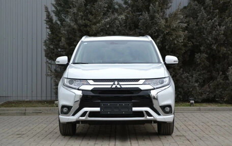 Mitsubishi Outlander III рестайлинг 3, 2022 год, 2 135 000 рублей, 3 фотография