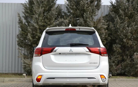 Mitsubishi Outlander III рестайлинг 3, 2022 год, 2 135 000 рублей, 7 фотография