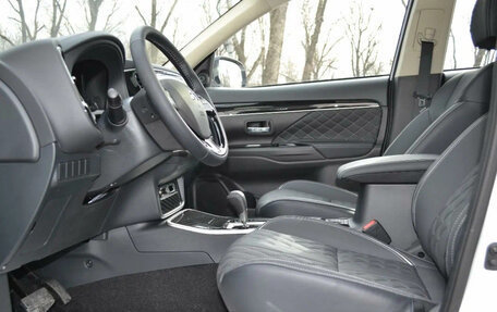 Mitsubishi Outlander III рестайлинг 3, 2022 год, 2 135 000 рублей, 13 фотография