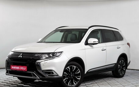 Mitsubishi Outlander III рестайлинг 3, 2021 год, 2 945 000 рублей, 1 фотография