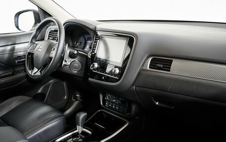 Mitsubishi Outlander III рестайлинг 3, 2021 год, 2 945 000 рублей, 10 фотография