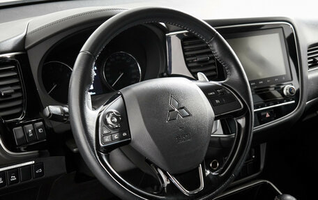 Mitsubishi Outlander III рестайлинг 3, 2021 год, 2 945 000 рублей, 16 фотография