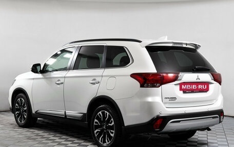 Mitsubishi Outlander III рестайлинг 3, 2021 год, 2 945 000 рублей, 8 фотография