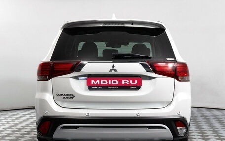 Mitsubishi Outlander III рестайлинг 3, 2021 год, 2 945 000 рублей, 7 фотография