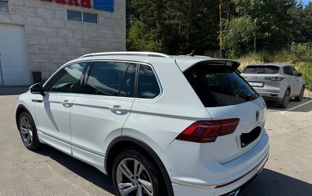 Volkswagen Tiguan II, 2022 год, 3 650 000 рублей, 2 фотография