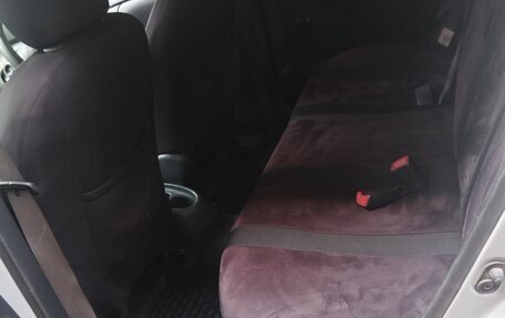 Toyota Vitz, 2004 год, 400 000 рублей, 11 фотография