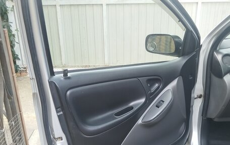 Toyota Vitz, 2004 год, 400 000 рублей, 8 фотография