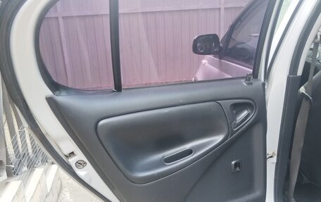 Toyota Vitz, 2004 год, 400 000 рублей, 9 фотография