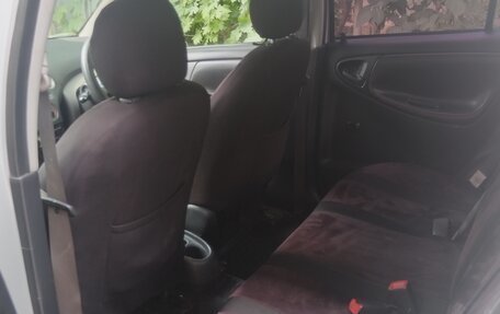 Toyota Vitz, 2004 год, 400 000 рублей, 10 фотография