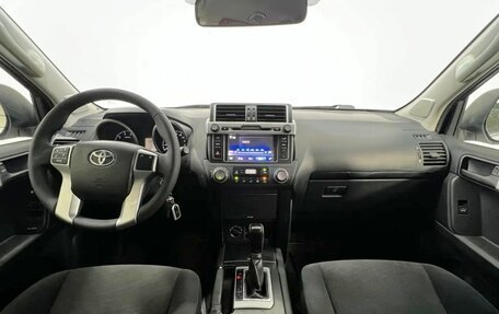 Toyota Land Cruiser Prado 150 рестайлинг 2, 2016 год, 3 650 000 рублей, 11 фотография