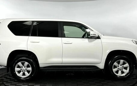 Toyota Land Cruiser Prado 150 рестайлинг 2, 2016 год, 3 650 000 рублей, 4 фотография