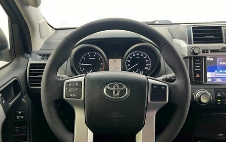 Toyota Land Cruiser Prado 150 рестайлинг 2, 2016 год, 3 650 000 рублей, 14 фотография