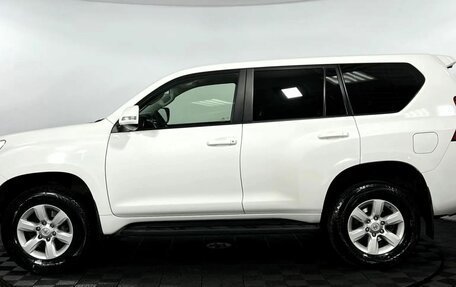 Toyota Land Cruiser Prado 150 рестайлинг 2, 2016 год, 3 650 000 рублей, 7 фотография