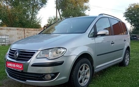 Volkswagen Touran III, 2009 год, 490 000 рублей, 1 фотография