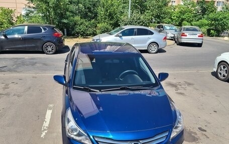 Hyundai Solaris II рестайлинг, 2015 год, 970 000 рублей, 1 фотография