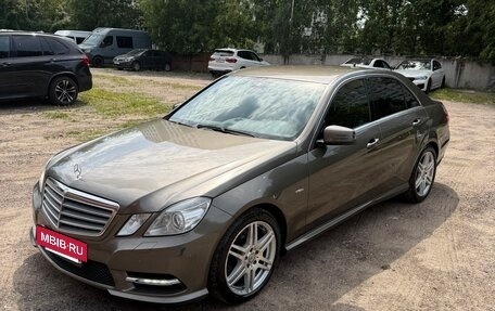 Mercedes-Benz E-Класс, 2012 год, 1 630 000 рублей, 2 фотография