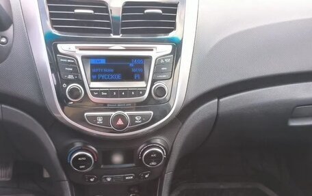 Hyundai Solaris II рестайлинг, 2015 год, 970 000 рублей, 10 фотография