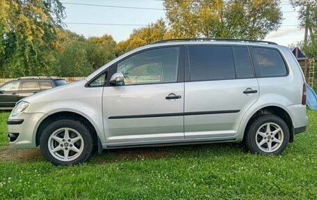Volkswagen Touran III, 2009 год, 490 000 рублей, 2 фотография