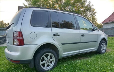 Volkswagen Touran III, 2009 год, 490 000 рублей, 4 фотография