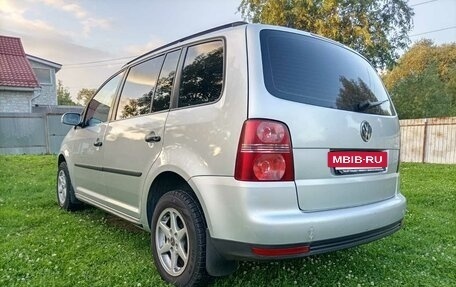 Volkswagen Touran III, 2009 год, 490 000 рублей, 3 фотография