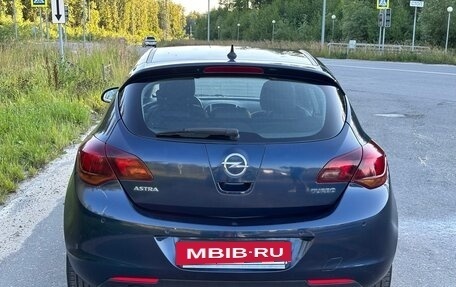 Opel Astra J, 2010 год, 690 000 рублей, 3 фотография