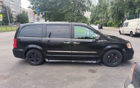 Chrysler Voyager IV, 2011 год, 1 300 000 рублей, 4 фотография