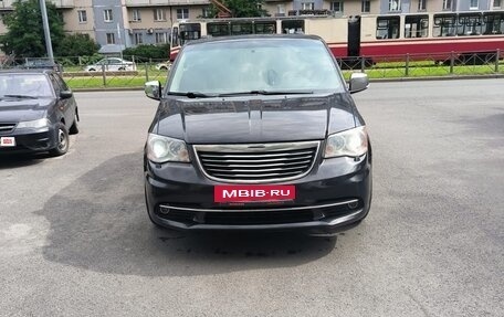Chrysler Voyager IV, 2011 год, 1 300 000 рублей, 2 фотография