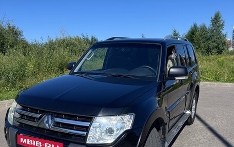 Mitsubishi Pajero IV, 2011 год, 1 950 000 рублей, 2 фотография