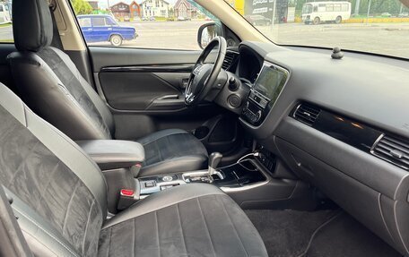 Mitsubishi Outlander III рестайлинг 3, 2019 год, 2 150 000 рублей, 6 фотография