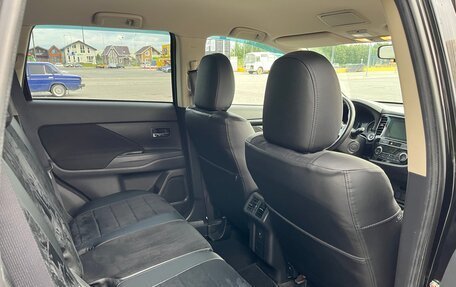 Mitsubishi Outlander III рестайлинг 3, 2019 год, 2 150 000 рублей, 7 фотография