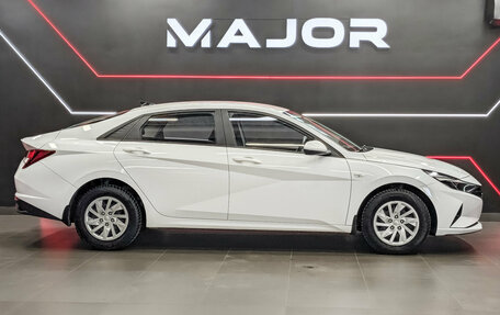 Hyundai Elantra, 2022 год, 2 370 000 рублей, 4 фотография