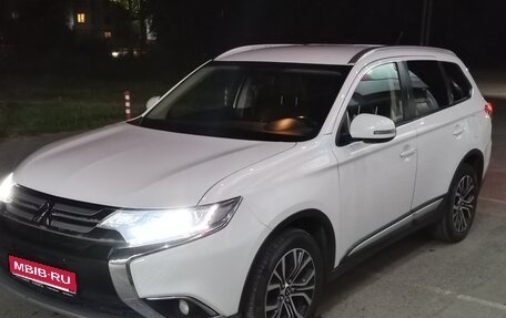 Mitsubishi Outlander III рестайлинг 3, 2015 год, 1 890 000 рублей, 1 фотография