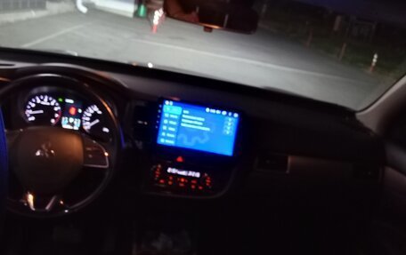 Mitsubishi Outlander III рестайлинг 3, 2015 год, 1 890 000 рублей, 6 фотография