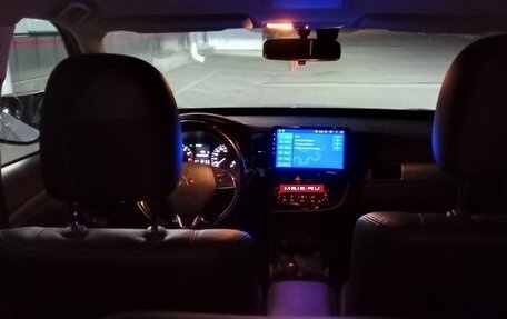 Mitsubishi Outlander III рестайлинг 3, 2015 год, 1 890 000 рублей, 10 фотография